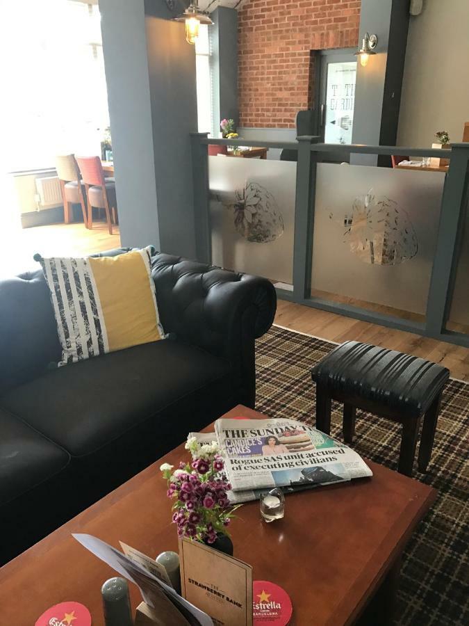 Strawberry Bank Hotel, Nec Meriden  Dış mekan fotoğraf
